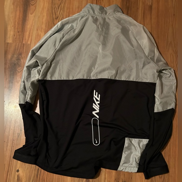 Nike Dri-Fit running jacket - Picture 2 of 3